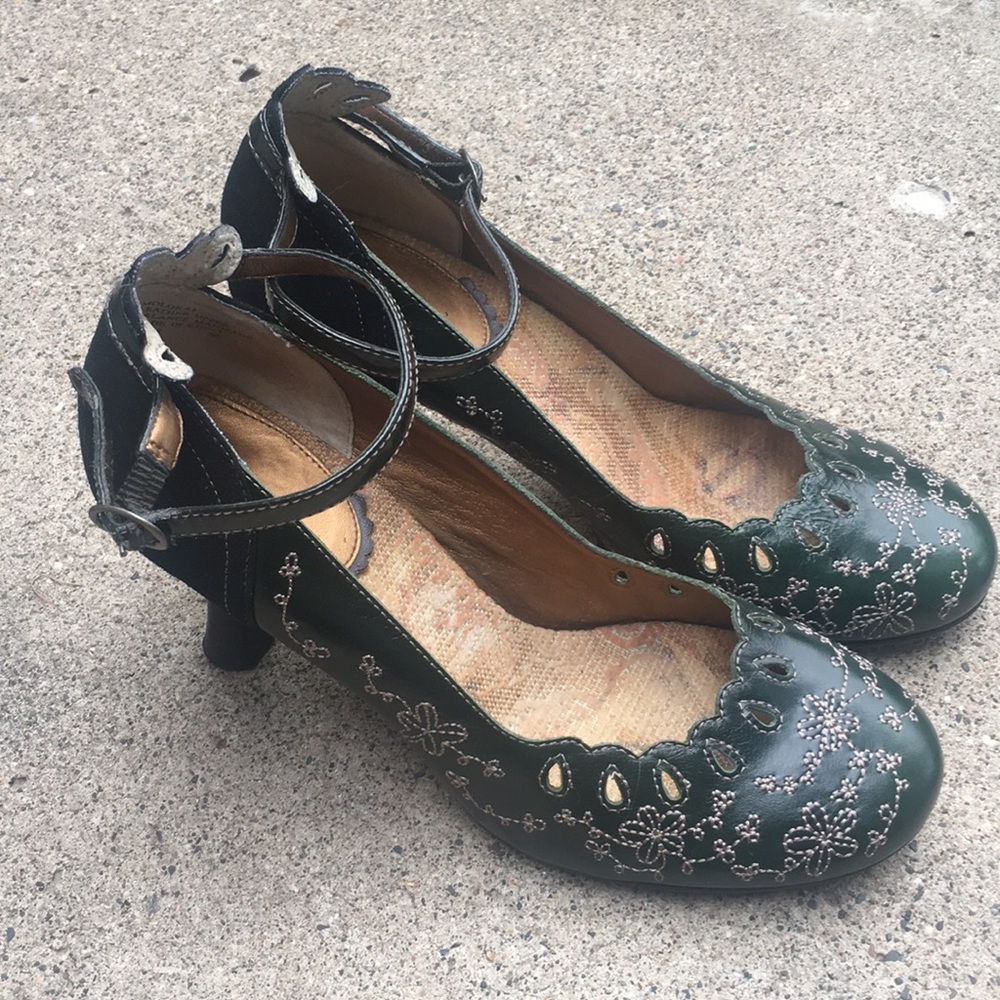 Kenzie heels with embroidery